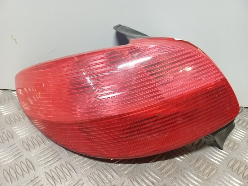 Recambio de piloto trasero izquierdo para peugeot 206 berlina x-line referencia OEM IAM 6350S0  