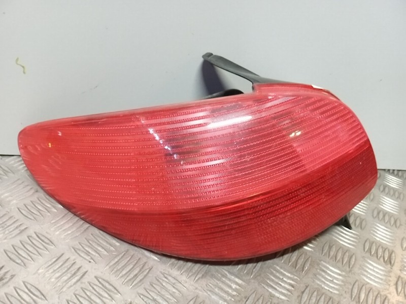 Recambio de piloto trasero izquierdo para peugeot 206 berlina x-line referencia OEM IAM 6350S0  