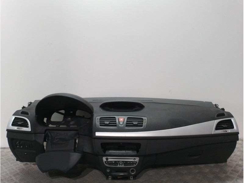 Recambio de salpicadero para renault megane iii berlina 5 p expression referencia OEM IAM 681000020R  