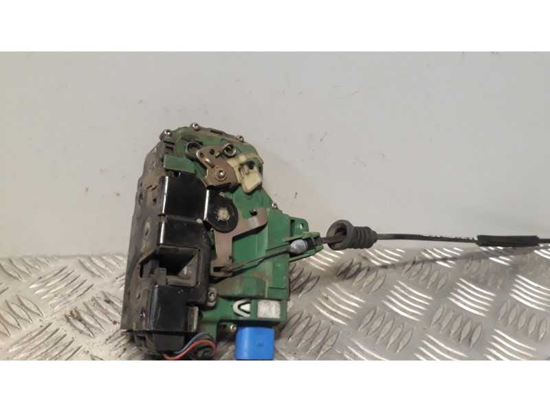 Recambio de cerradura puerta delantera izquierda para seat ibiza (6l1) signo referencia OEM IAM 7E1837015A  