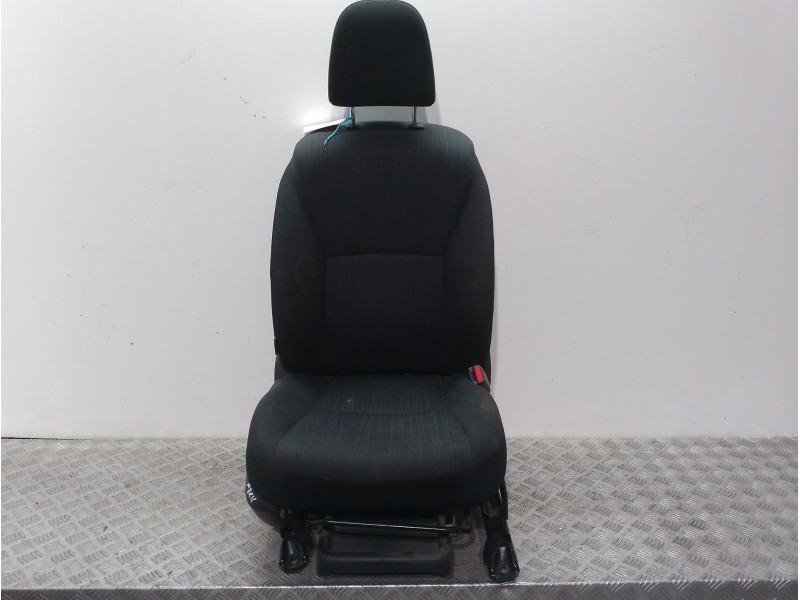 Recambio de asiento delantero derecho para toyota auris luna referencia OEM IAM 711001AS70B0  