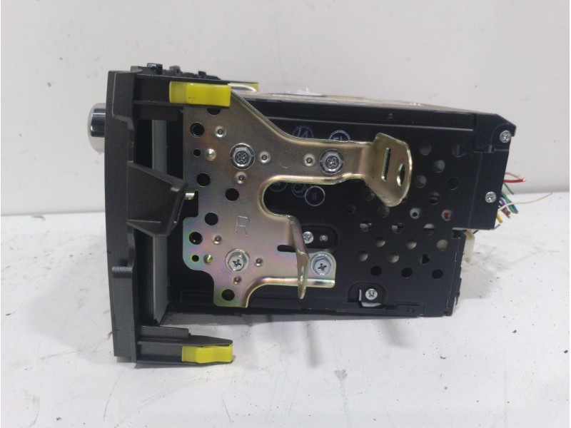 Recambio de sistema audio / radio cd para toyota auris luna referencia OEM IAM 8612002570  