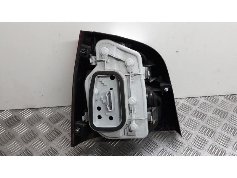 Recambio de piloto trasero derecho para volkswagen polo (9n1) highline referencia OEM IAM 6Q6945096G  