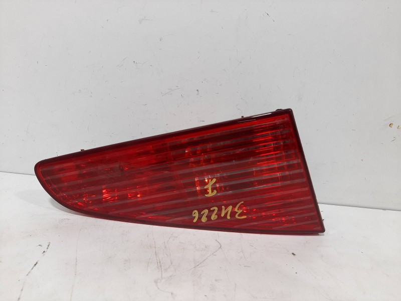 Recambio de piloto porton trasero izquierdo para peugeot 607 (s1) básico referencia OEM IAM   