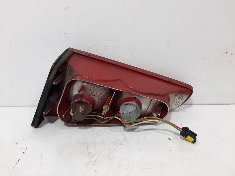 Recambio de piloto porton trasero izquierdo para peugeot 607 (s1) básico referencia OEM IAM   