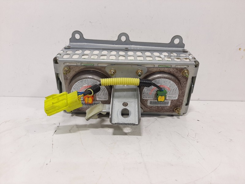 Recambio de airbag delantero derecho para nissan x-trail (t31) le referencia OEM IAM NK70SN1002  