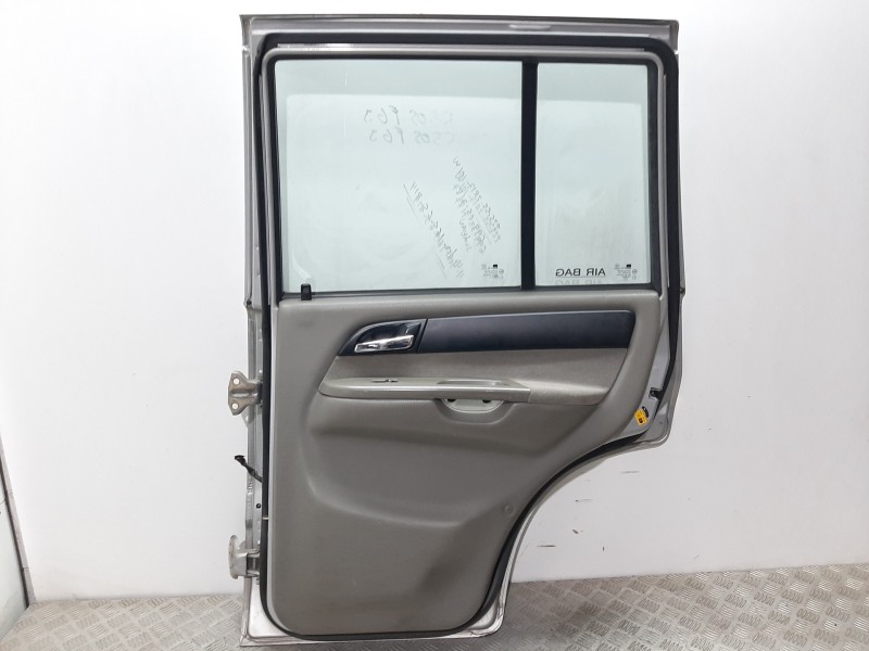 Recambio de puerta trasera derecha para ssangyong musso pick up 2.9 referencia OEM IAM  PLATA 