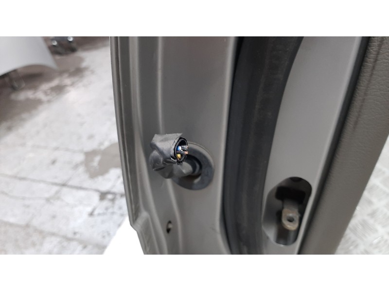 Recambio de puerta trasera derecha para ssangyong musso pick up 2.9 referencia OEM IAM  PLATA 