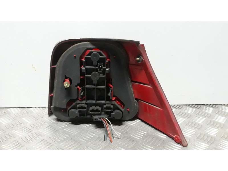 Recambio de piloto trasero izquierdo para volkswagen golf iv berlina (1j1) básico referencia OEM IAM 1J6945095AA  