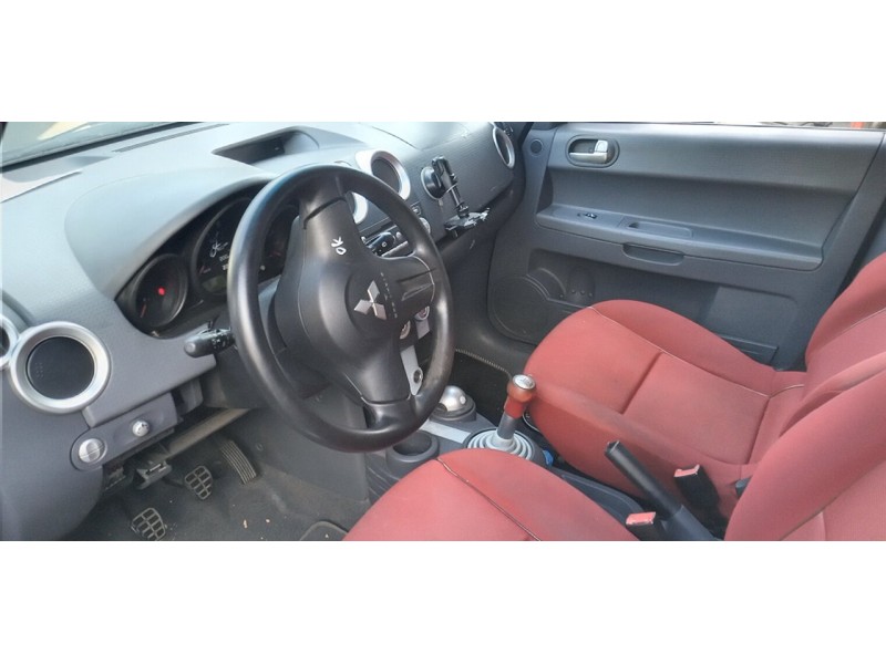 mitsubishi colt berlina 5 (z30a) del año 2005