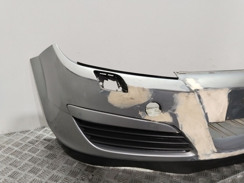Recambio de paragolpes delantero para opel astra h berlina enjoy referencia OEM IAM 24460258  PLATA