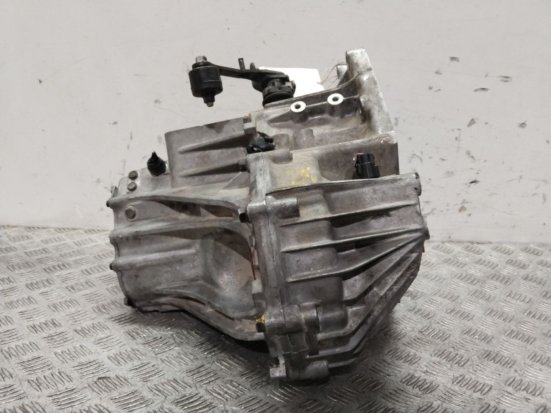 Recambio de caja cambios para kia carnival ii 2.5 v6 ex referencia OEM IAM Y050101094  