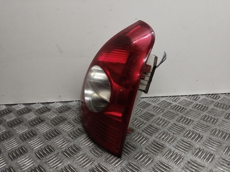 Recambio de piloto trasero derecho para renault clio ii fase ii (b/cb0) community referencia OEM IAM 8200071414  