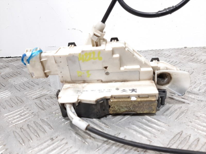 Recambio de cerradura puerta delantera izquierda para peugeot 407 sw sr confort referencia OEM IAM 9660698280  