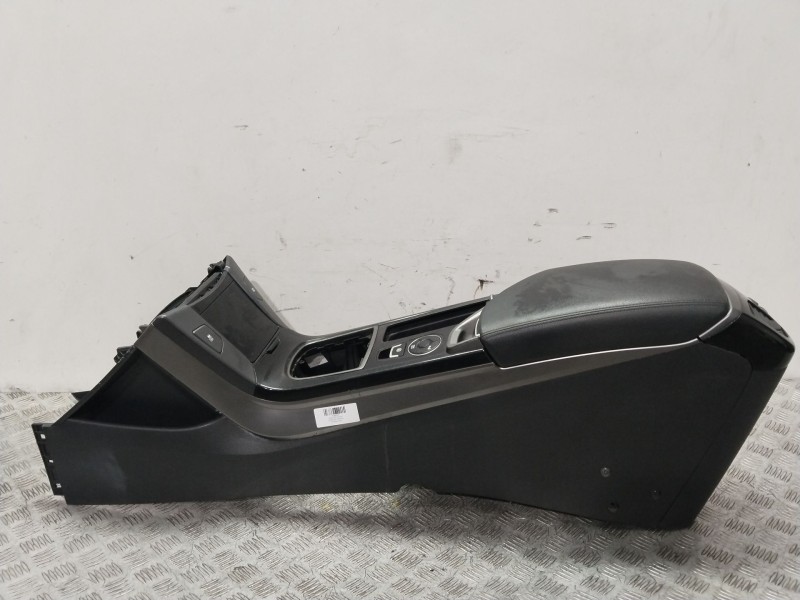 Recambio de consola central para hyundai i40 cab bluedrive referencia OEM IAM 846103Z000VGR  