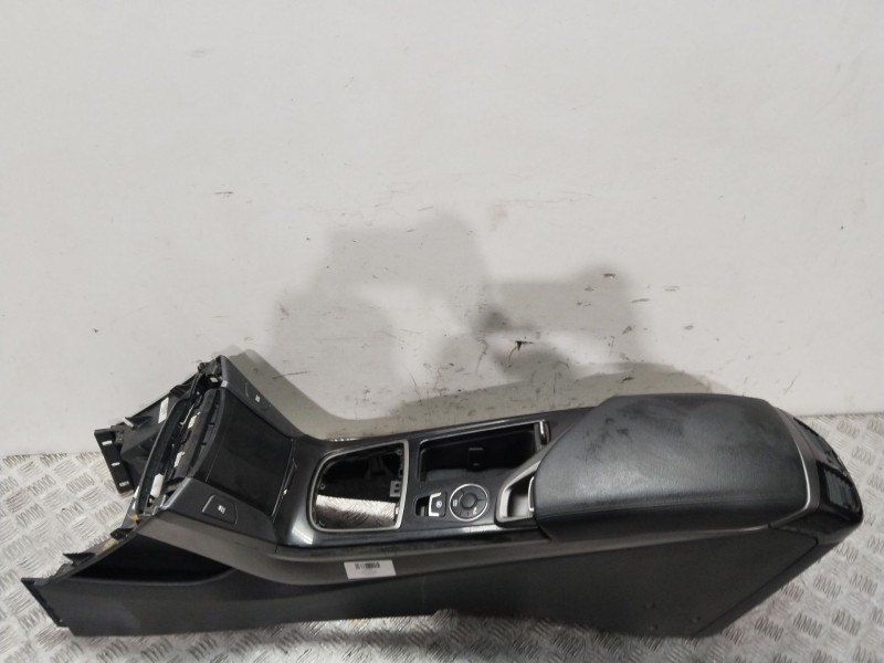 Recambio de consola central para hyundai i40 cab bluedrive referencia OEM IAM 846103Z000VGR  