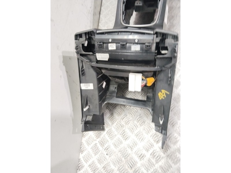 Recambio de consola central para hyundai i40 cab bluedrive referencia OEM IAM 846103Z000VGR  