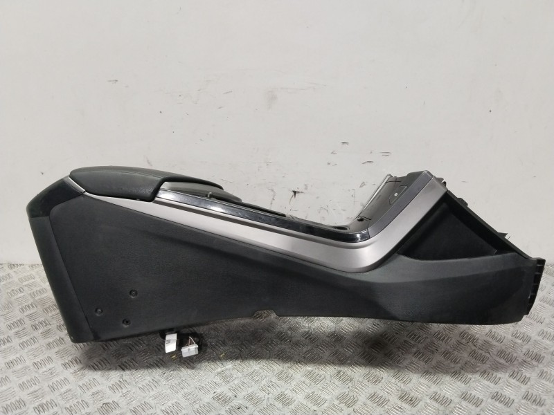 Recambio de consola central para hyundai i40 cab bluedrive referencia OEM IAM 846103Z000VGR  