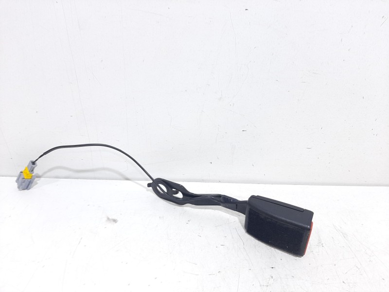 Recambio de enganche cinturon delantero derecho para peugeot 208 access referencia OEM IAM 24913AEU  