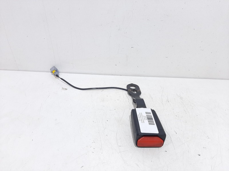 Recambio de enganche cinturon delantero derecho para peugeot 208 access referencia OEM IAM 24913AEU  