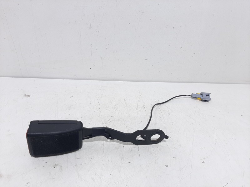 Recambio de enganche cinturon delantero derecho para peugeot 208 access referencia OEM IAM 24913AEU  