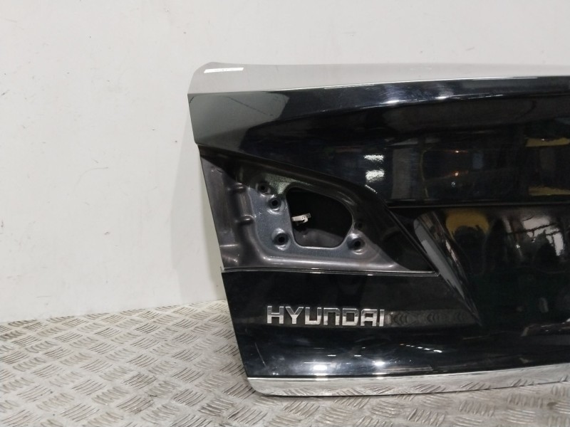 Recambio de tapa maletero para hyundai i40 cab bluedrive referencia OEM IAM 692003Z310  NEGRO