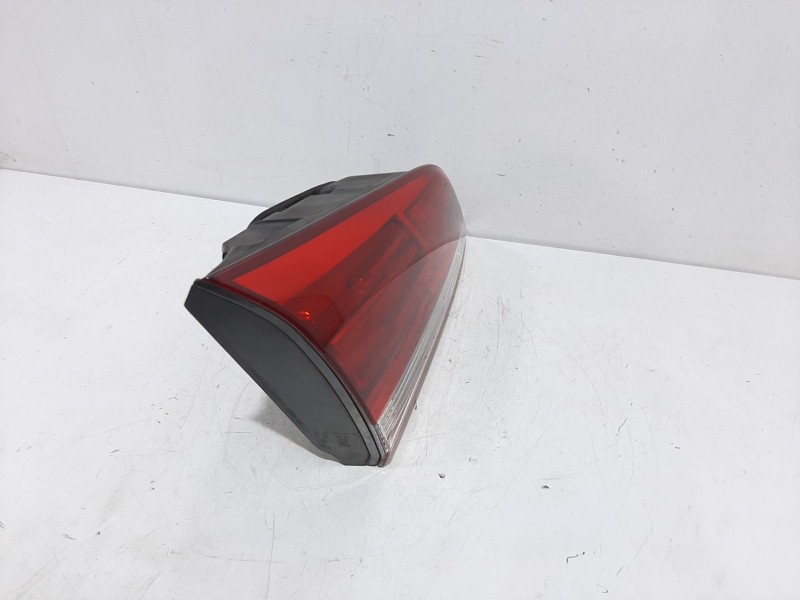 Recambio de piloto porton trasero izquierdo para hyundai i40 cab bluedrive referencia OEM IAM 924303Z600  