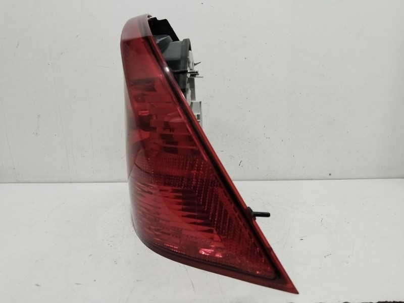 Recambio de piloto trasero derecho para ford focus berlina (cap) business referencia OEM IAM 5M5113404B  