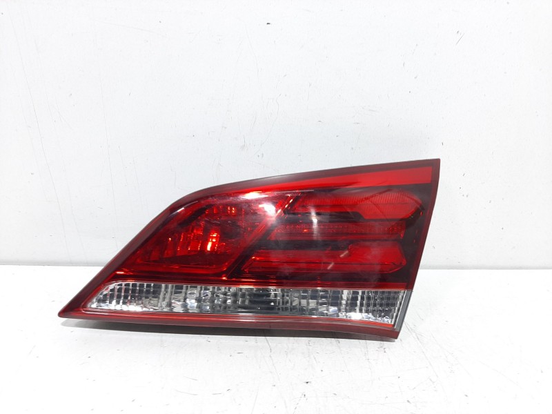 Recambio de piloto porton trasero derecho para hyundai i40 cab bluedrive referencia OEM IAM 924403Z600  