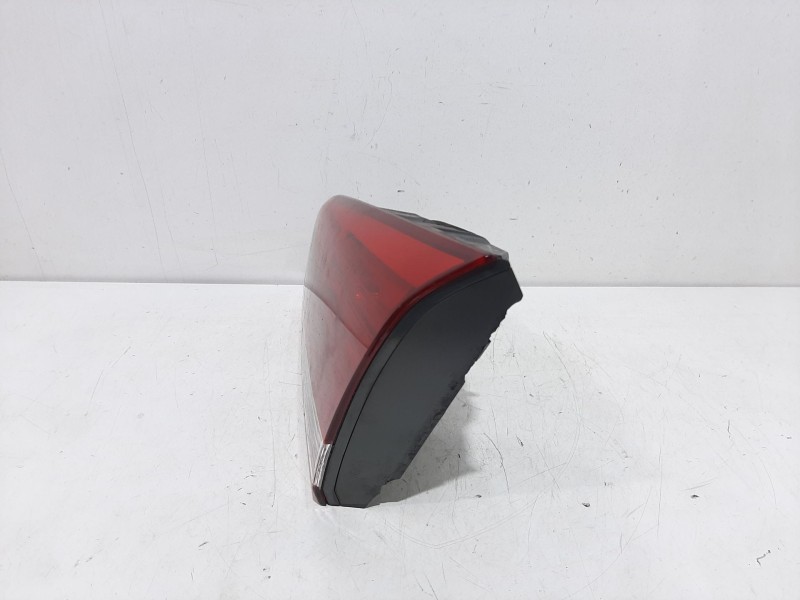 Recambio de piloto porton trasero derecho para hyundai i40 cab bluedrive referencia OEM IAM 924403Z600  