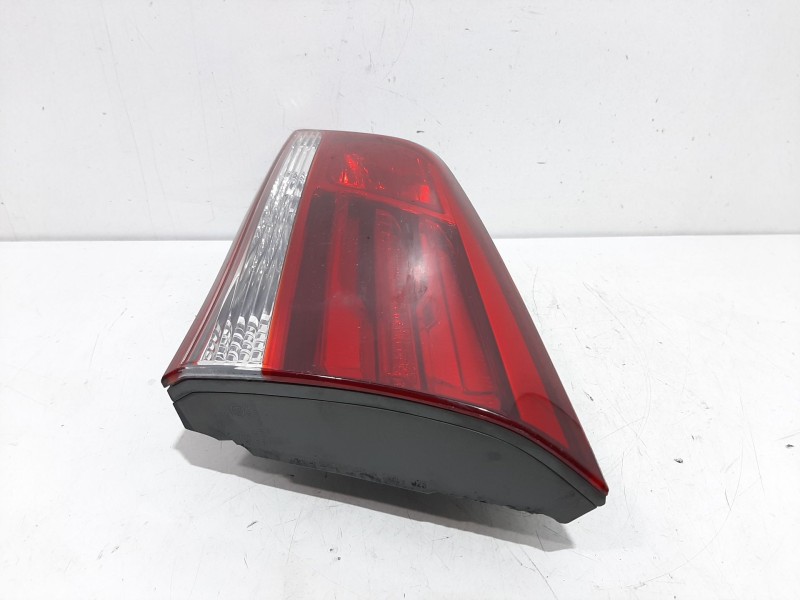 Recambio de piloto porton trasero derecho para hyundai i40 cab bluedrive referencia OEM IAM 924403Z600  