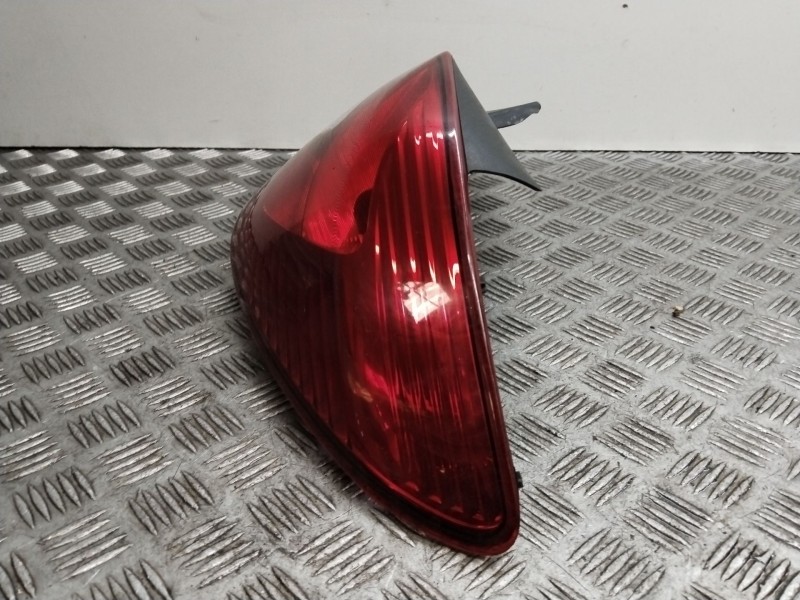 Recambio de piloto trasero derecho para opel corsa d sport referencia OEM IAM 13188046  