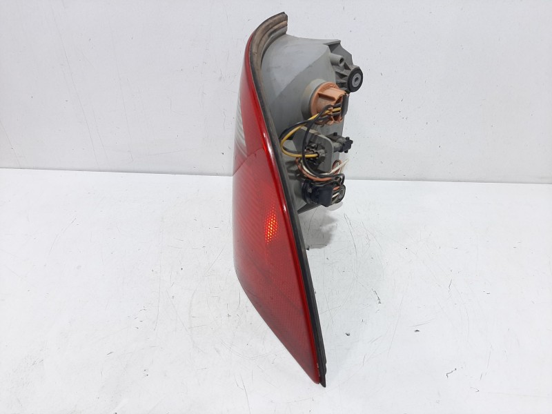 Recambio de piloto trasero derecho para saab 9-5 berlina 2.3 t arc referencia OEM IAM 5142203  