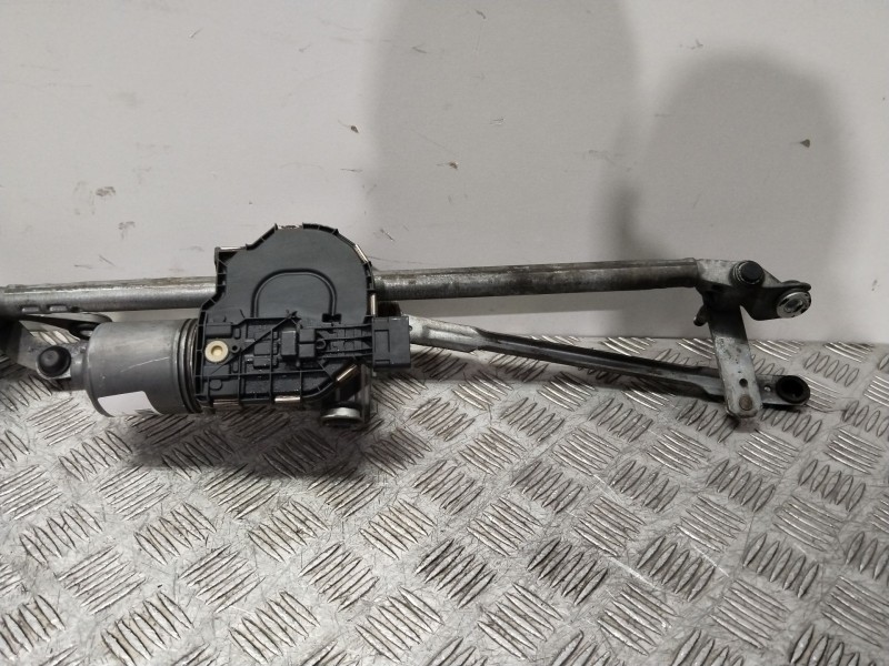 Recambio de motor limpia delantero para peugeot 308 sport referencia OEM IAM 0390241869  