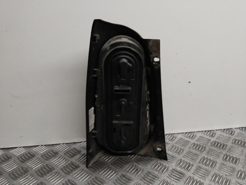 Recambio de piloto trasero derecho para smart coupe básico (45kw) referencia OEM IAM 423132R  