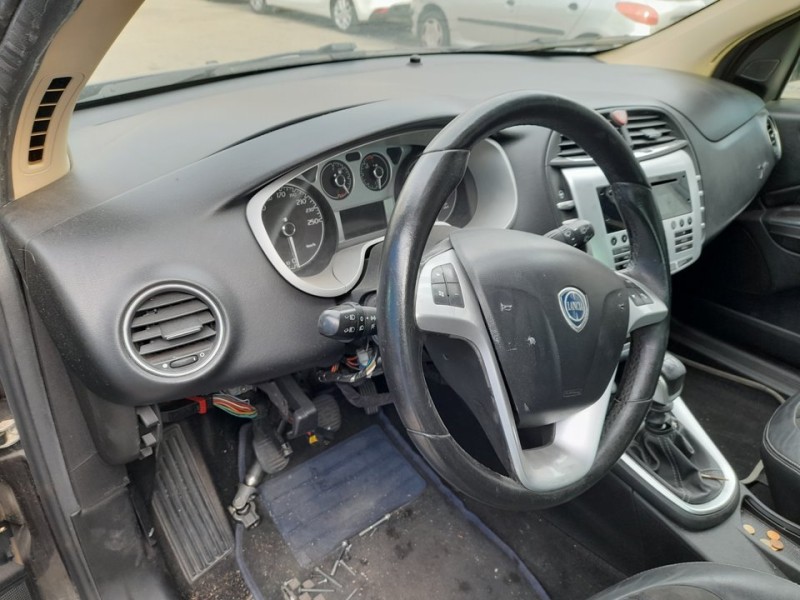 lancia delta (181) del año 2011