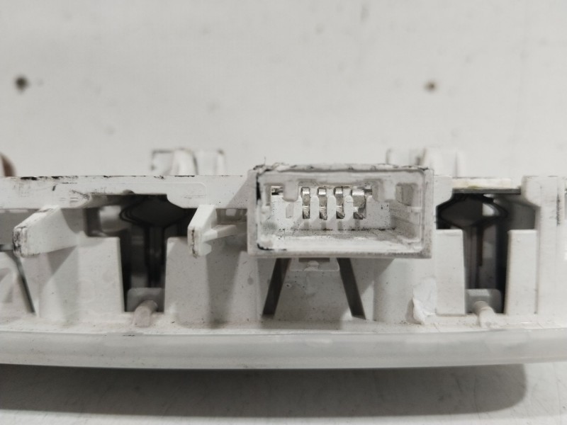 Recambio de luz interior central para renault megane iii berlina 5 p dynamique referencia OEM IAM 2485360  