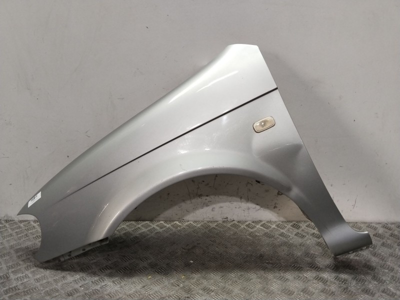 Recambio de aleta delantera izquierda para kia carnival ii 2.9 crdi lx referencia OEM IAM 0K55A52211  PLATA