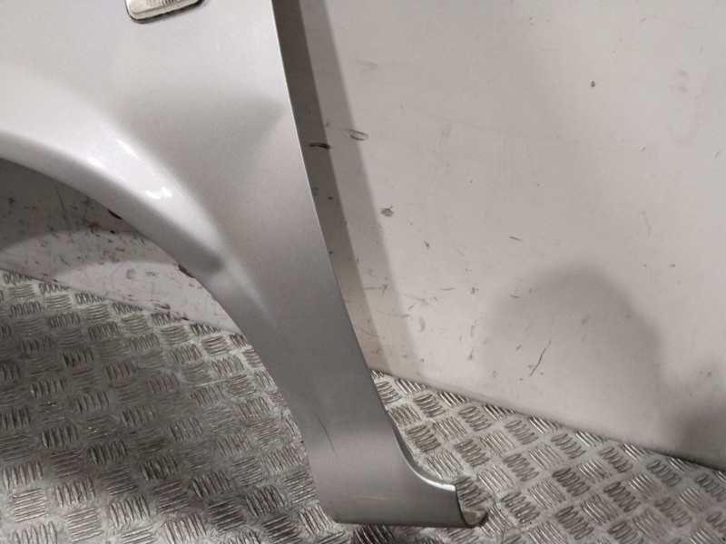 Recambio de aleta delantera izquierda para kia carnival ii 2.9 crdi lx referencia OEM IAM 0K55A52211  PLATA