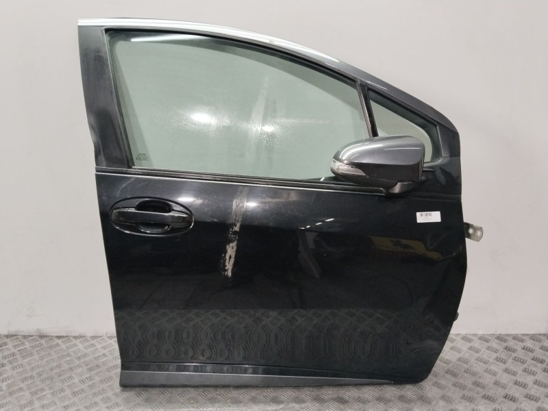 Recambio de puerta delantera derecha para toyota yaris hybrid active referencia OEM IAM 67001K0020  GRIS