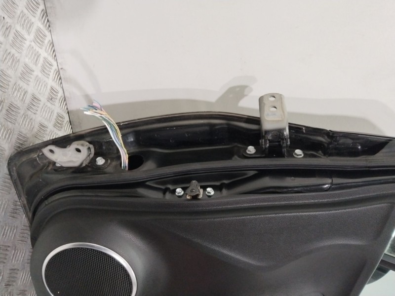 Recambio de puerta delantera derecha para toyota yaris hybrid active referencia OEM IAM 67001K0020  GRIS