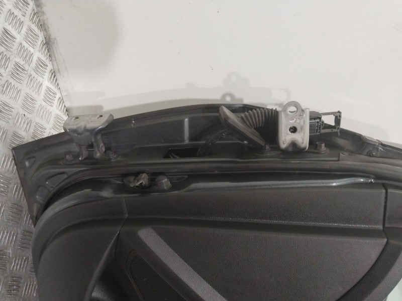 Recambio de puerta delantera derecha para hyundai i40 cab bluedrive referencia OEM IAM 760043Z000  NEGRO