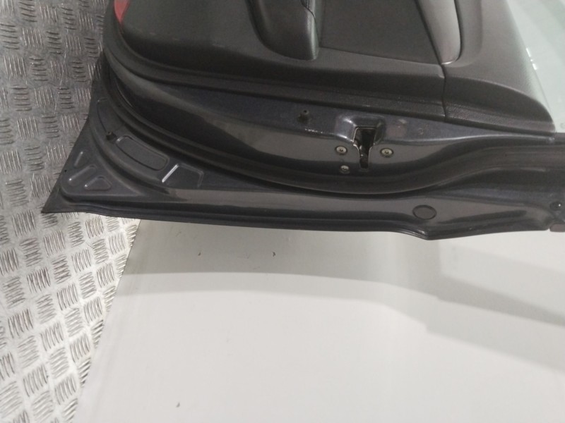 Recambio de puerta delantera derecha para hyundai i40 cab bluedrive referencia OEM IAM 760043Z000  NEGRO