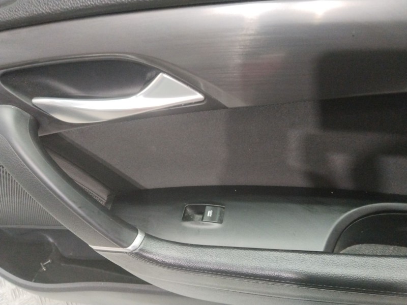 Recambio de puerta delantera derecha para hyundai i40 cab bluedrive referencia OEM IAM 760043Z000  NEGRO