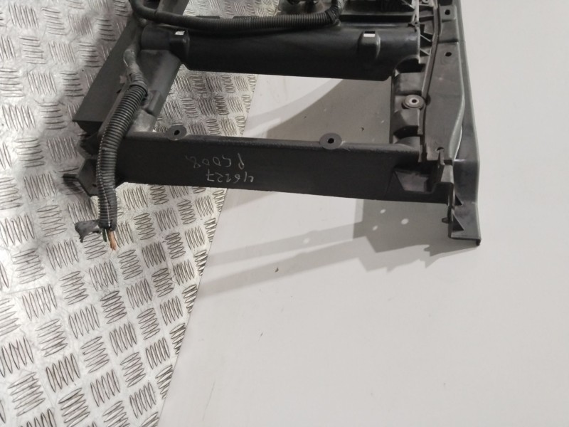 Recambio de panel frontal para peugeot 5008 active referencia OEM IAM 9676568780  