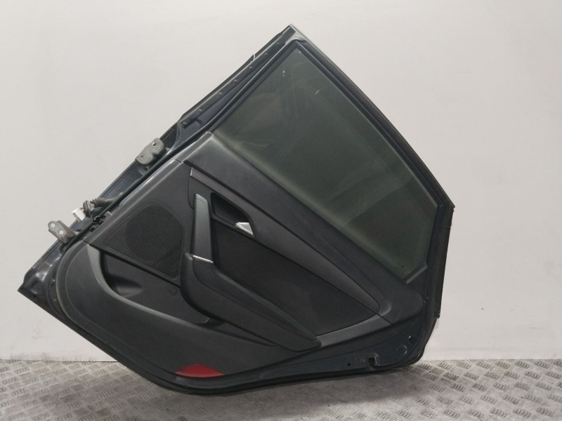 Recambio de puerta trasera derecha para hyundai i40 cab bluedrive referencia OEM IAM 770043Z300  NEGRA