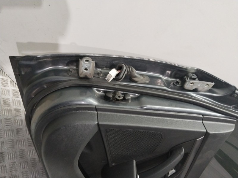 Recambio de puerta trasera derecha para hyundai i40 cab bluedrive referencia OEM IAM 770043Z300  NEGRA