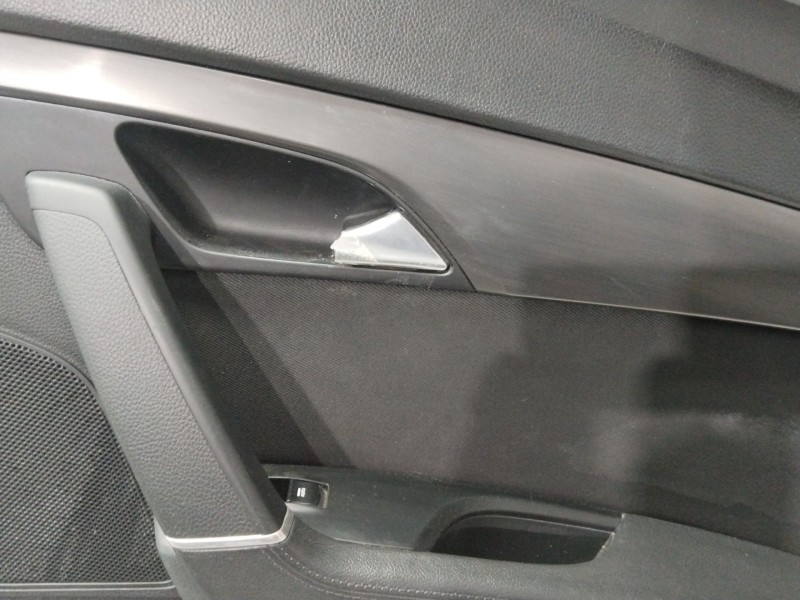 Recambio de puerta trasera derecha para hyundai i40 cab bluedrive referencia OEM IAM 770043Z300  NEGRA