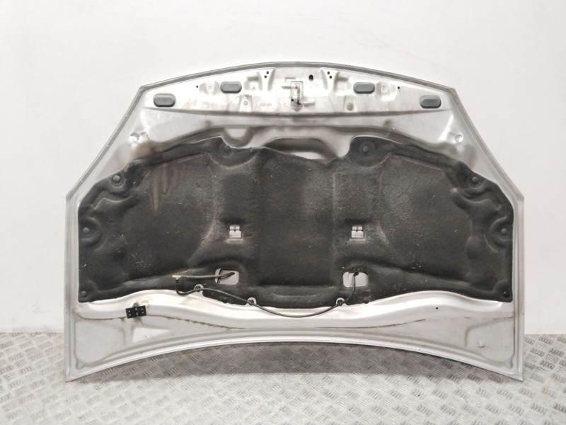Recambio de capot para dacia sandero ambiance referencia OEM IAM 6001551793  PLATA
