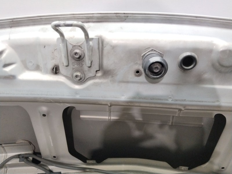Recambio de capot para renault scenic ii 1.6 16v referencia OEM IAM 6001551793  PLATA